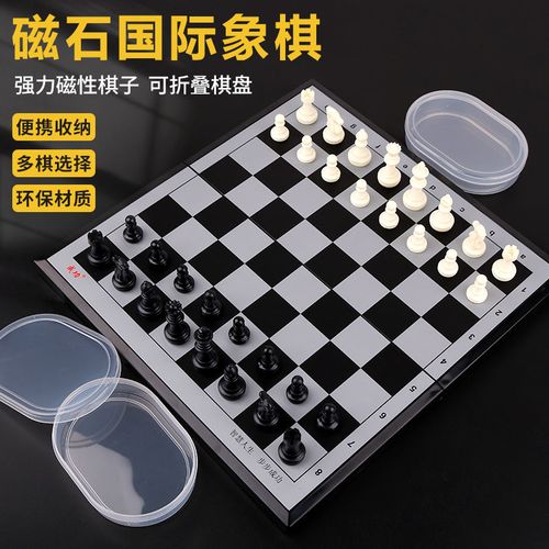 Thượng tá Hà Thế Cương, Phó trưởng cơ quan đại diện Báo OK9 Cab tại TP HCM cùng các nhà hảo tâm trao quà Tết cho người nghèo.